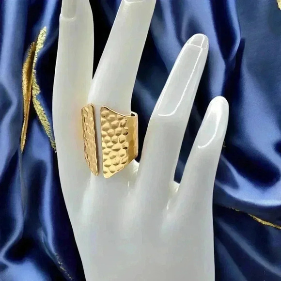 🆕️ Elegant Hammered Gold Plated Fashion Open Ring Bold Statement Piece Size 7 - Picture 6 of 11